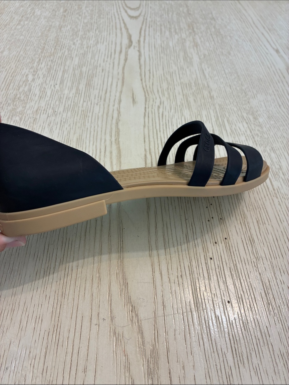 Womenâs Crocs Tulum Open Flats Sandal Shoes (Black/Tan) - Picture 14 of 14